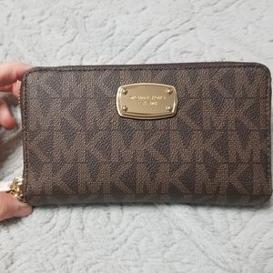 Michael Kors Jet Set Item Large Flat MF Phone Case